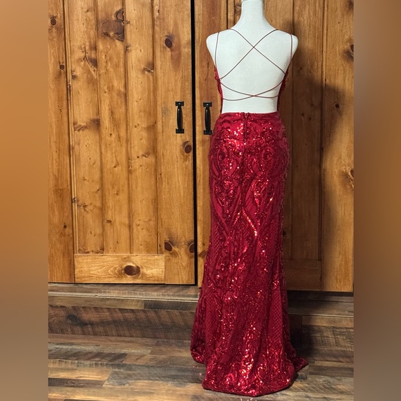 B. Darlin Elegant Red Sequin Evening Gown size 3/4 - Picture 2 of 8
